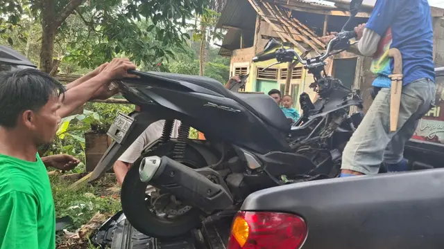 Kecelakaan Pemotor 'Adu Banteng' dengan Elf di Purabaya Sukabumi: Korban Alami Luka Berat di Kepala