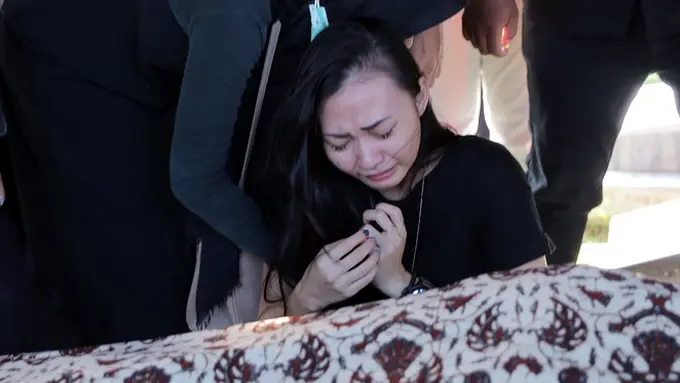 [Bintang] Suasana Pemakaman Dika Kerispatih