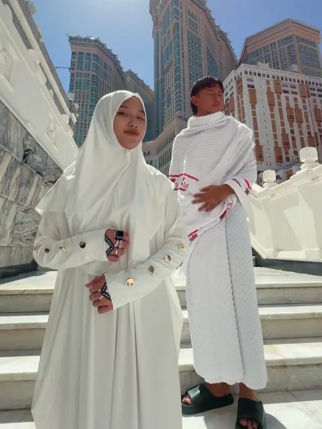Hanis Sagara dan Almira Juanita