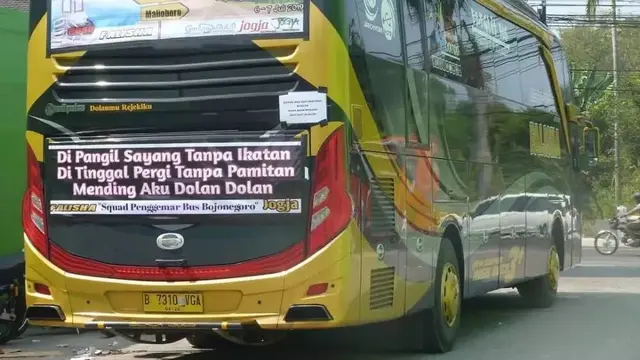 8 Tulisan Kocak di Belakang Bus Ini Bikin Mikir Pengguna Jalan