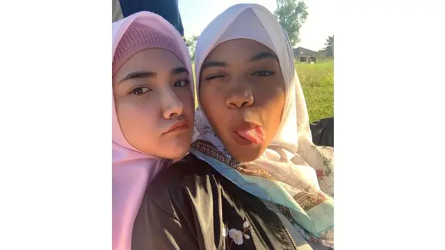 5 Potret Zsa Zsa 'Si Cemong' Pakai Hijab, Dipuji Netizen Cantik