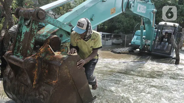 Kondisi Tanggul Jebol di Perumahan Pantai Mutiara