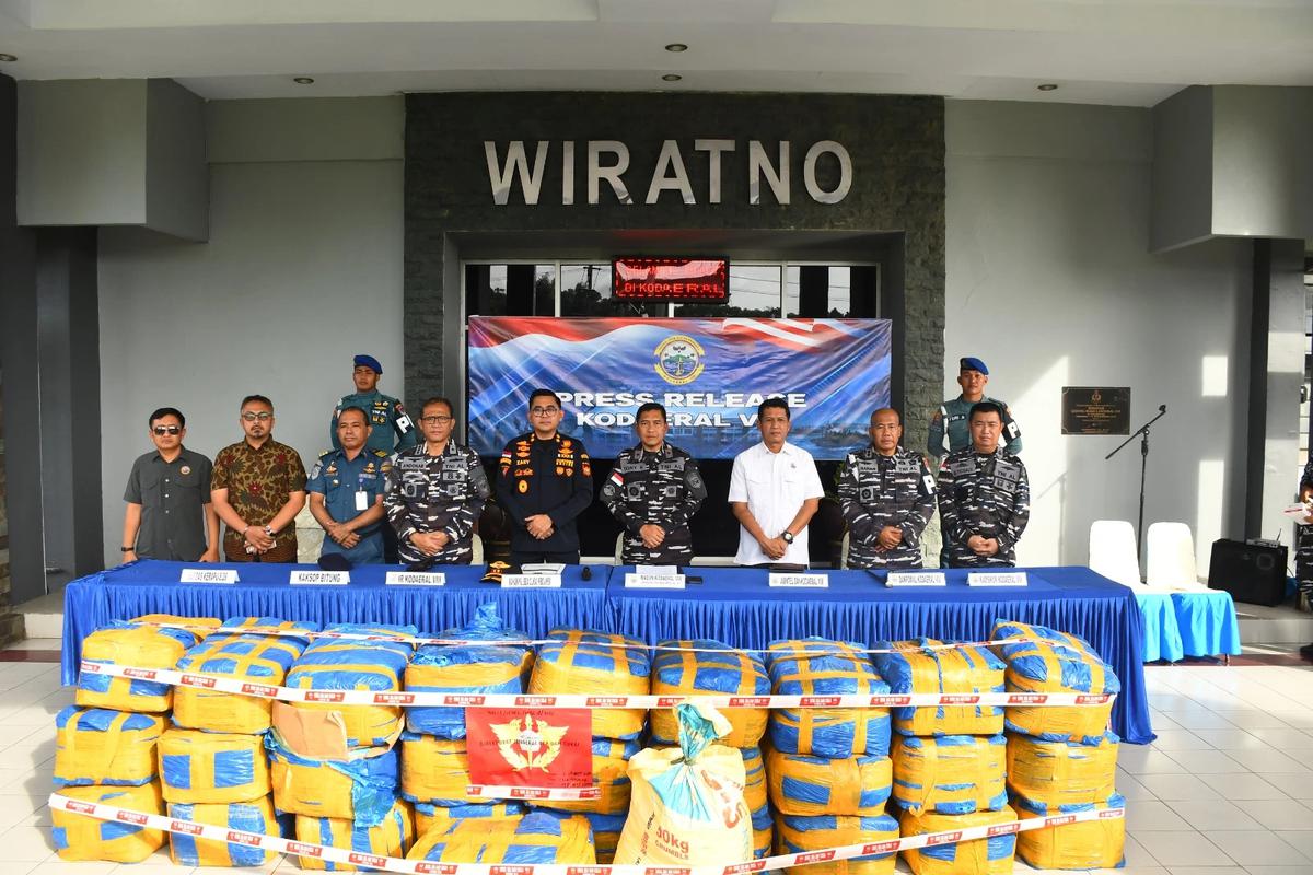 TNI AL-Bea Cukai Gagalkan Penyelundupan 1,4 Ton Sianida Asal Filipina di Pelabuhan Bitung