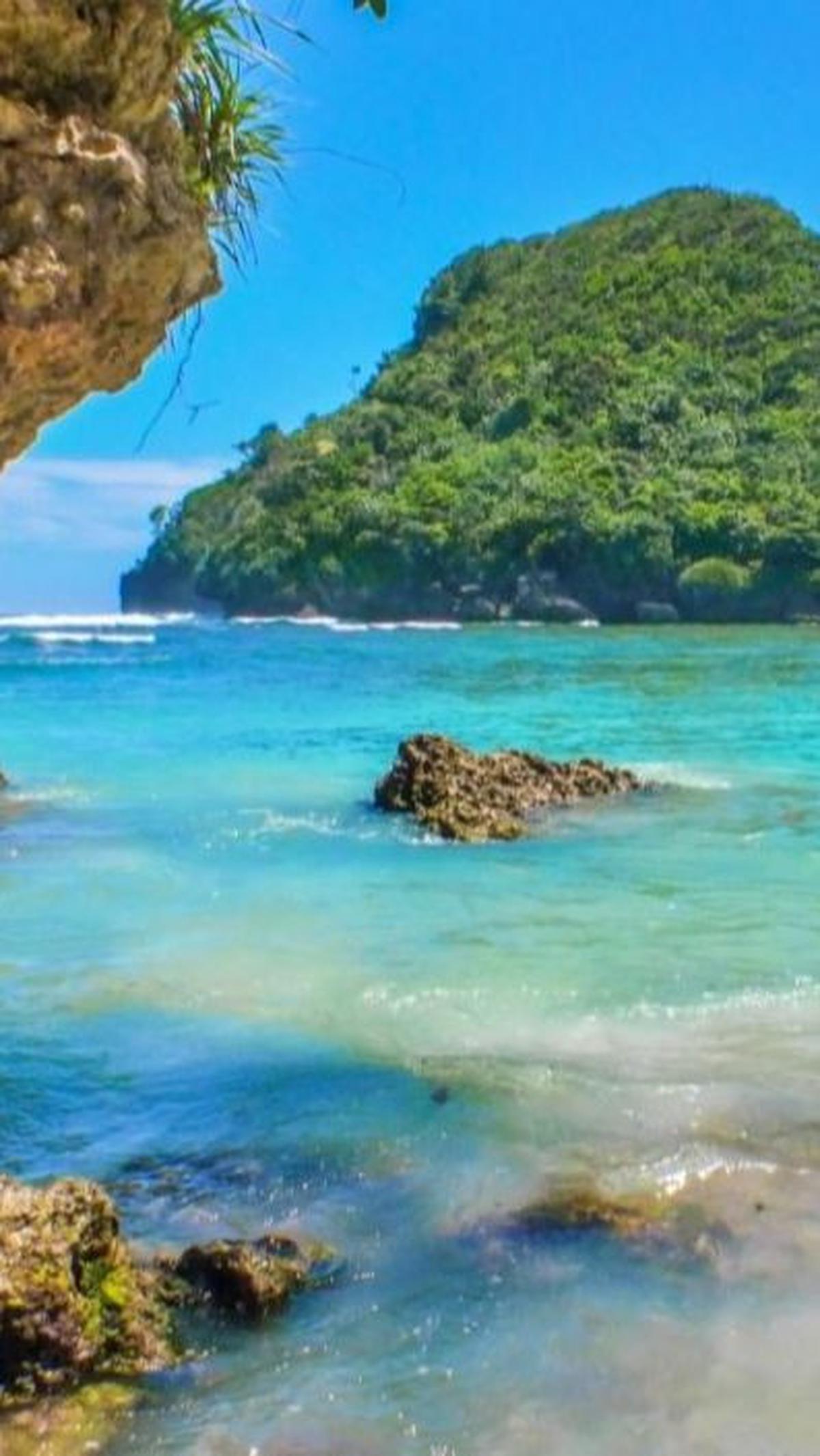 2. Taman Laut Pulau Tumbak