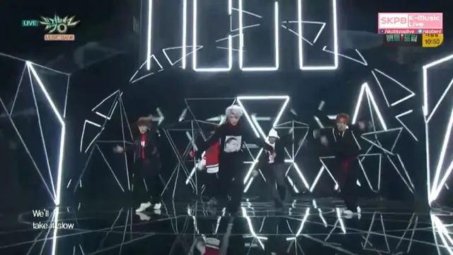 Debut, NCT U Tampil Keren di Music Bank