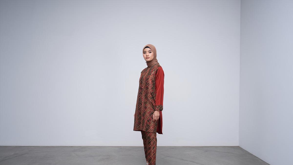 7 Model Tunik Batik untuk Kondangan 2025, Pilih Rekomendasi Ini Kalau Ingin Tampil Memukau