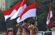 FOTO: Bulan Kebangsaan, Upacara Pengibaran Bendera Merah Putih Menghiasi Bundaran HI