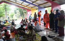 Banjir Jakarta: Lebih dari 2.000 Jiwa Mengungsi, Puluhan RT Terendam Hingga 1 Meter