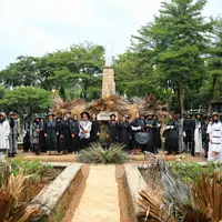 Hadir dengan koleksi ready to wear, Barli Asmara banderol Asmara by Barli Asmara dengan harga yang terjangkau (Foto: Fimela.com)