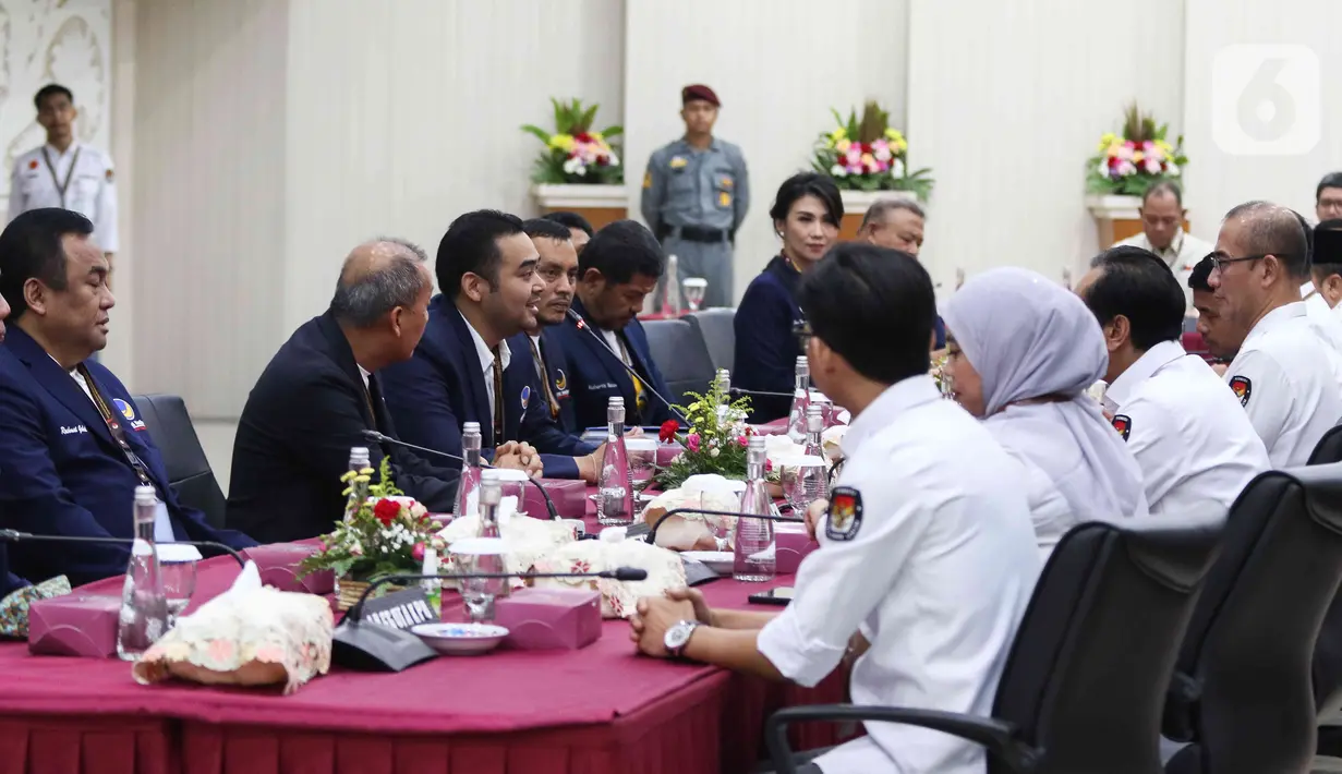 Partai NasDem mendatangi kantor KPU RI untuk mendaftarkan bakal calon legislatif (bacaleg) Pemilu 2024, Jakarta, Kamis (11/5/2023). (Liputan6.com/Herman Zakharia)