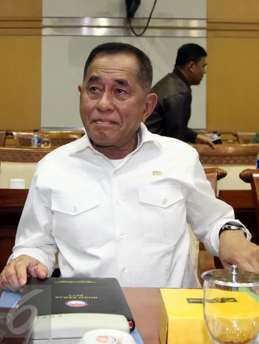 Rapat kerja antara Kemenhan dan Komisi I membahas permohonan pergeseran anggaran Kemenhan dan TNI tahun 2017, Jakarta, Kamis (13/4). (Liputan6.com/Johan Tallo)