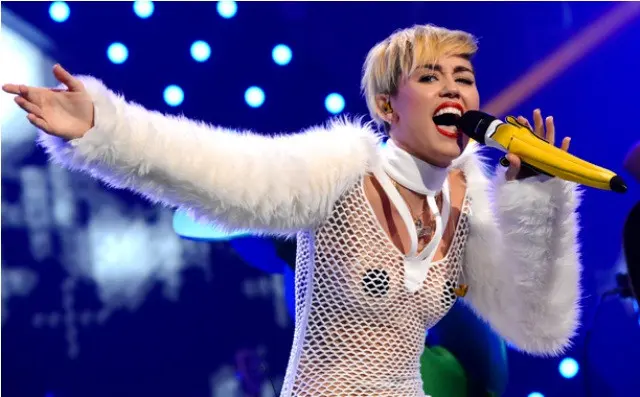 Miley Cyrus di iHeartRadio Concert
