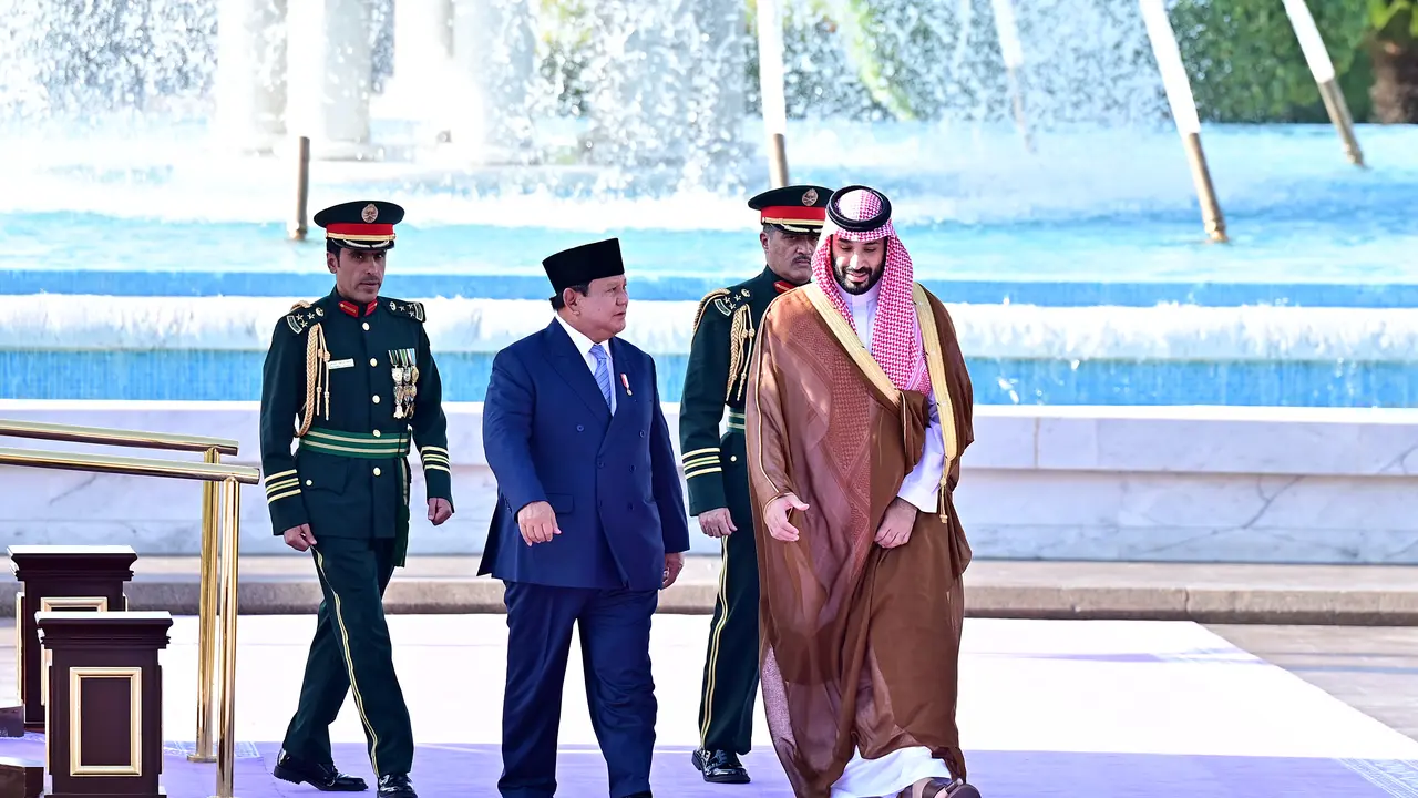 Presiden Prabowo Subianto melakukan pertemuan bilateral tingkat tinggi dengan Putra Mahkota sekaligus Perdana Menteri Arab Saudi, Mohammed bin Salman Al Saud (MBS) di Istana Al-Salam, Jeddah, Rabu, 2 Juli 2025. (Foto: Muchlis Jr - Biro Pers Sekretariat Pr