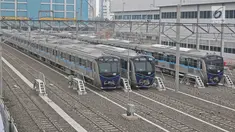 Kereta mass rapid transit (MRT) terparkir di depo  MRT Lebak Bulus, Jakarta, Selasa (28/8). Progres konstruksi moda transportasi MRT Jakarta fase I rute Lebak Bulus-Bundaran HI kini mencapai hampir 96 persen. (Liputan6.com/Herman Zakharia)