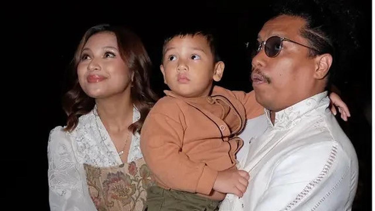 Mancung dan Cantik, Deretan Potret Indah Permatasari Mengenakan Kebaya Brokat di Premiere 'Gak Nyangka', Detailnya Unik