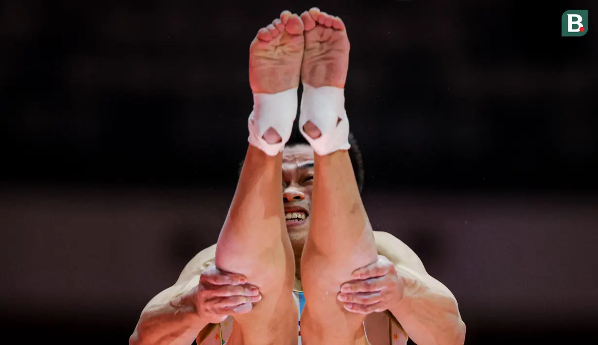 <p>Pesenam Filipina, Carlos Yulo melakukan lompatan pada nomor meja lompat final aparatus putra Kejuaraan Dunia Gimnastik 2025 di Indonesia Arena, Senayan, Jakarta, Sabtu (25/10/2025). (Bola.com/Bagaskara Lazuardi)</p>