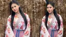 Menjalani syuting serial baru, kali ini Zoe Levana tergabung dalam sebuah proyek mini series berjudul Sang Soerya. Serial ini mengangkat kisah tentang salah satu pendiri perusahaan otomotif besar di Indonesia dan nenek moyangnya saat bertransmigasi dari Tiongkok ke Indonesia. (Liputan6.com/IG/@zoe_levana)