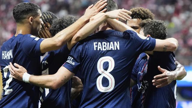 Skuad PSG merayakan gol Joao Neves ke gawang Inter Miami di pentas Piala Dunia Antarklub 2025 di Mercedes-Benz Stadium, Atlanta, Minggu (29/06/2025) malam WIB. (AP Photo/Mike Stewart)