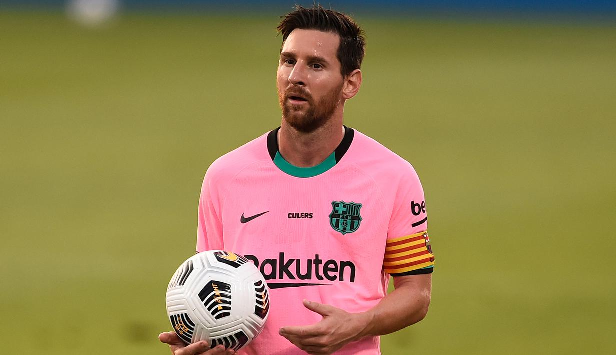 2. Lionel Messi (256,5 juta followers) - Lionel Messi sebagai salah satu pesepak bola terbaik di dunia saat ini dikenal tidak terlalu hobi bermain media sosial. Namun, popularitasnya di lapangan hijau berefek besar di jagat dunia maya. (AFP/Josep Lago)