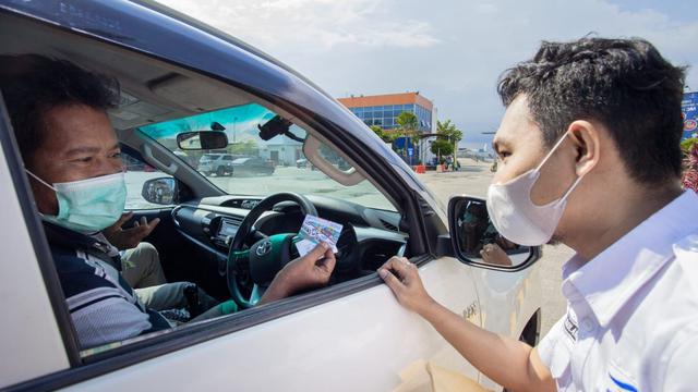 ASDP Indonesia Ferry menerapkan pembayaran tiket ferry non-Tunai atau cashless di Pelabuhan Jepara dan Karimun Jawa  di Jawa Tengah. (Dok ASDP)