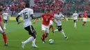 Striker Austria, Alessandro Schoepf, berusaha melepas tendangan ke gawang Jerman pada laga persahabatan di Stadion Woerthersee, Klagenfurt, Sabtu (2/6/2018). Austria menang 2-1 atas Jerman. (Bola.com/Reza Khomaini)