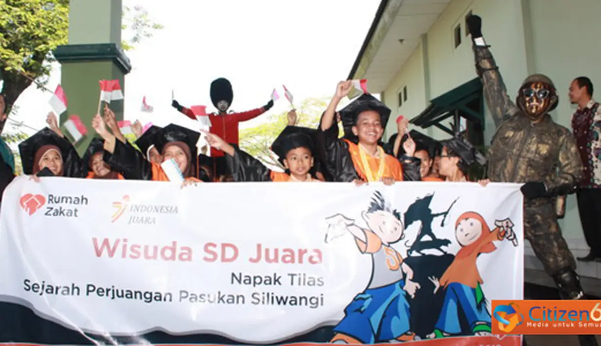 Citizen6, Bandung: Napak tilas ini dilakukan bertepatan dengan kegiatan Wisuda para siswa dari tiga SD Juara yang ada di bawah binaan Rumah Zakat dan untuk memeriahkan HUT ke-66 Kodam III/Siliwangi, Rabu (20/6). (Pengirim: Muhammad Hanief)