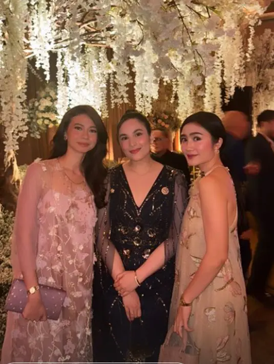 Bertemu dengan beberapa teman lainnya, Febby Rastanty dan Yuki Kato juga foto bareng dengan Chelsea Islan. Pakai dress warna hitam kontras dengan Febby Rastanty dan Yuki Kato, Chelsea Islan tampil elegan. Tak hanya bertemu dengan teman dari kalangan selebriti, terlihat di story Instagram lainnya, Febby dan Yuki berfoto dengan sahabat di luar kalangan artis. (Liputan6.com/IG/@febbyrastanty)