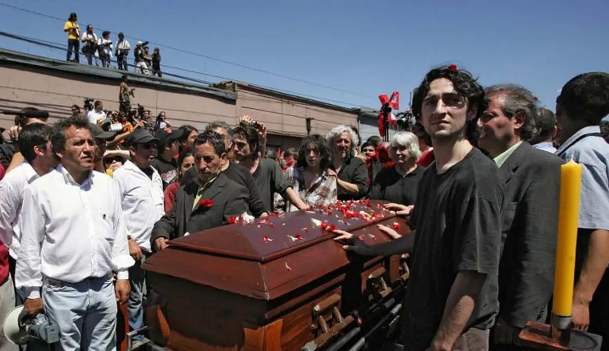 Setelah  kudeta tersebut, sang penguasa baru pun menerapkan peraturan baru untuk pemusik. Semua musisi dinyatakan subersif dan kemudian ditangkap dan diadili. (AFP/Bintang.com)