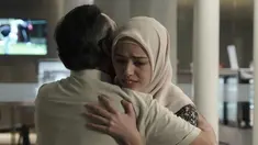 Di beberapa momen, Susan Sameh memang tampak mengenakan hijab. Seperti saat menjalani peran di series Wedding Agreement. Ia tak kalah cantik tampil mengenakan blus floral dipadu hijab segi empat warna putih.(Liputan6.com/IG/@susansameeh)
