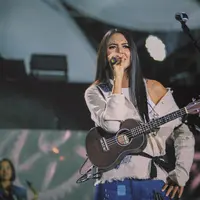 Aurelie Moeremans saat Main Ukulele (Sumber: Instagram/aurelie)