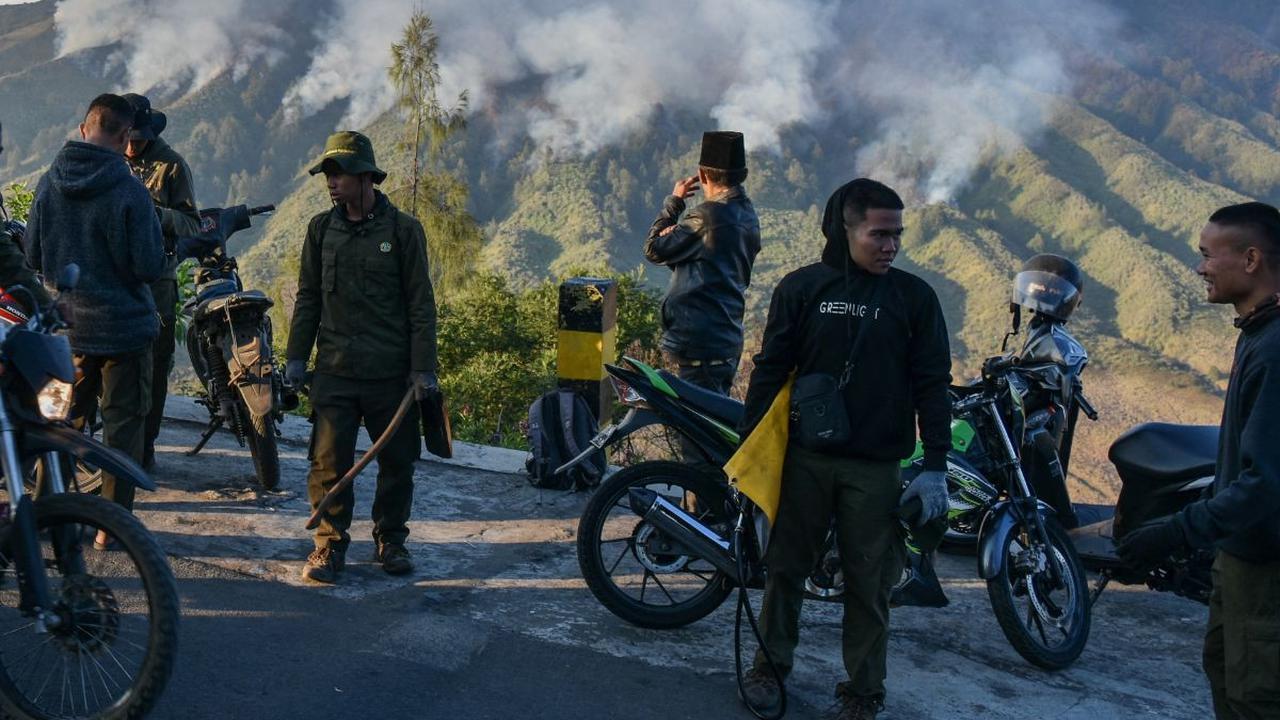 Pemicu api berasal dari flare yang dinyalakan sekumpulan pengunjung yang melakukan sesi foto prewedding di lokasi tersebut. <br><br>Pelakunya pun juga sudah diamankan oleh kepolisian setempat. <br>