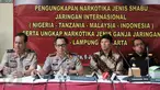 Kapolri Jenderal Pol Tito Karnavian menggelar jumpa pers di RS Polri, Jakarta Timur, Jumat (6/1). Dittipidnarkoba Bareskrim bersama Bea Cukai membongkar sindikat narkoba jaringan internasional penyelundup 610 gram sabu. (Liputan6.com/Yoppy Renato)