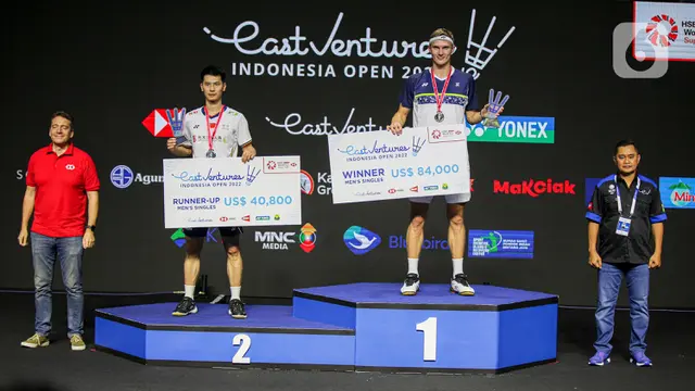 FOTO: Viktor Axelsen Juara Tunggal Putra Indonesia Open 2022