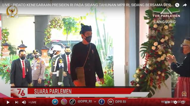 Jokowi mengenakan baju adat Badui di Sidang Tahunan MPR 2021