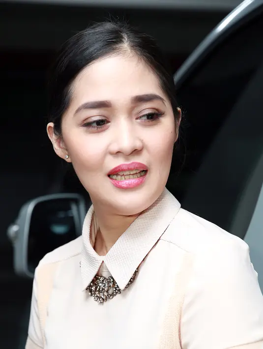 "Bertambahnya umur, mudah-mudahan doanya bukan buat saya aja. Tapi juga buat Indonesia. Dan Jakarta lebih baik dan bisa kembali aman," tutur Gracia Indri di Kebon Jeruk, Jakarta Barat, Kamis (14/1/2016). (Deki Prayoga/Bintang.com)