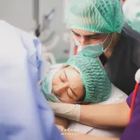 Laura Theux melahirkan (Instagram/laura_theux)