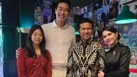 6 Potret Arumi Bachsin di Pernikahan Megawati Hangestri, Berkebaya Satin Memukau