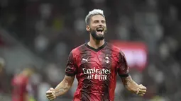 Gol-gol AC Milan dicetak oleh Christian Pulisic (33'), Olivier Giroud (43', 65') lewat titik penalti dan Theo Hernandez (45+2'). (AP Photo/Luca Bruno)