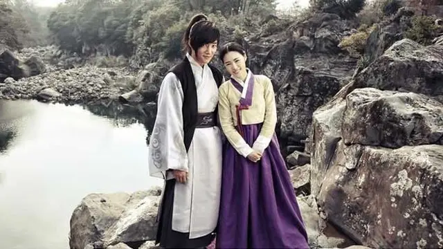 berfoto bersama di Gu Family Book (mydramalist.com)