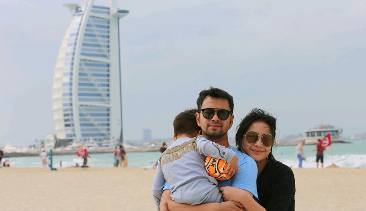 Selalu Diterpa Gosip Ini 8 Potret Harmonis Keluarga Raffi Ahmad