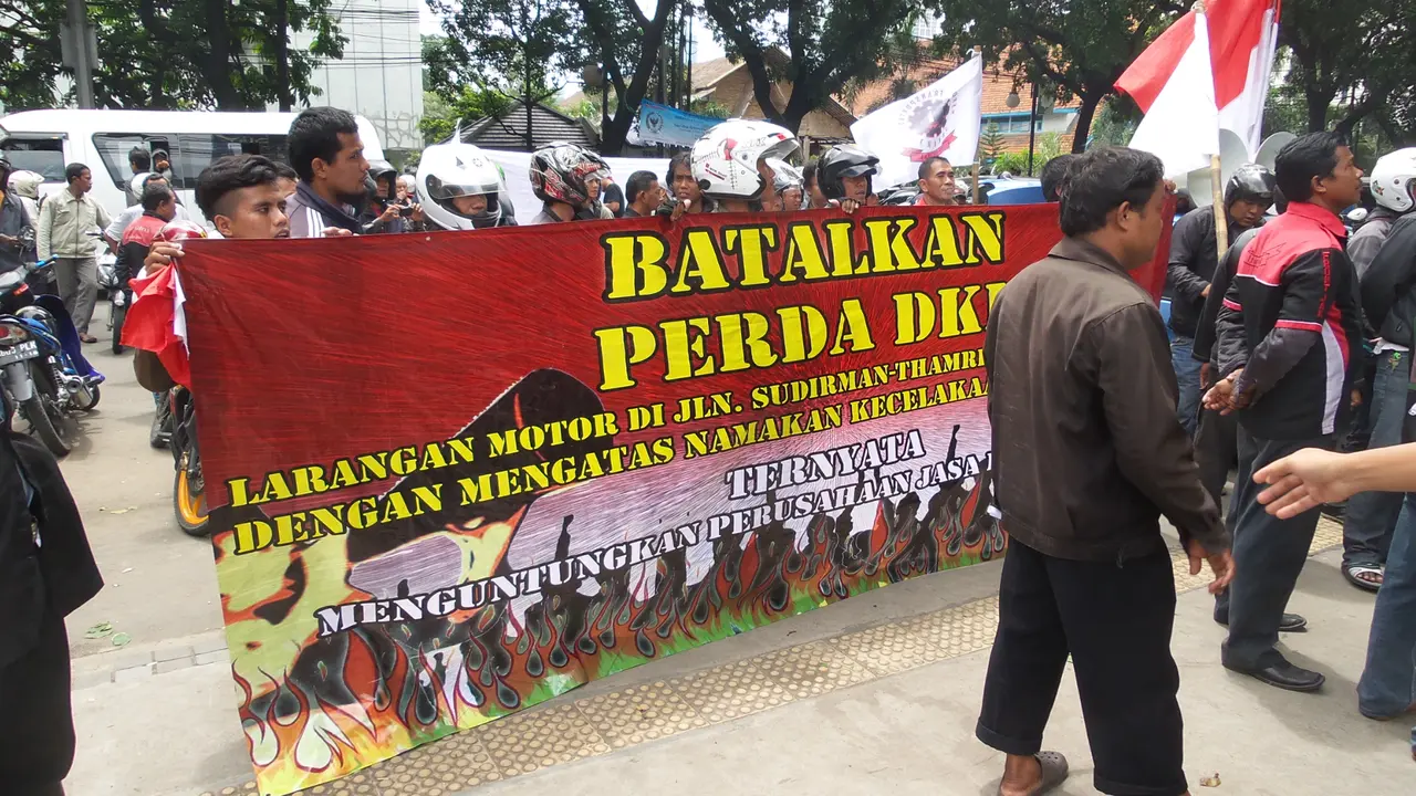 Tukang Ojek Demo Ahok Protes Rencana Perluasan Larangan Motor