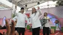 Grup legendaris Bimbo dan JK ikut menyemarakkan Acara Istighosah Kubro yang bertemakan "Doa untuk Indonesia" di Parkir Timur Senayan, Jakarta,  Jumat (4/7/2014) (Liputan6.com/Herman Zakharia)