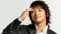 Lepas Wamil, Rain Disambut Penggemarnya