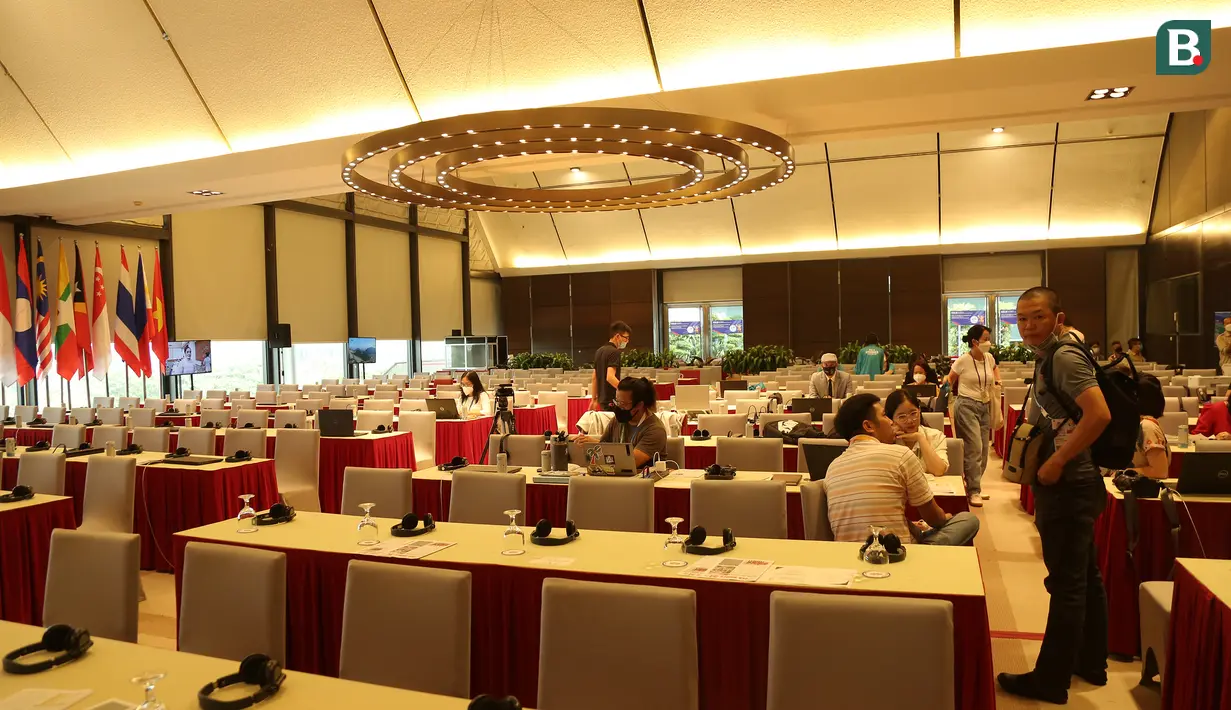 <p>Selain upacara pembukaan, tentu yang tidak kalah pentingnya dalam sebuah pesta olahraga multievent adalah keberadaan Media Press Center (MPC) tempat berkumpulnya para jurnalis dari seluruh negara peserta. (Bola.com/Ikhwan Yanuar)</p>