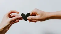 8 Tanda Merasa Aman Secara Emosional dengan Pasangan