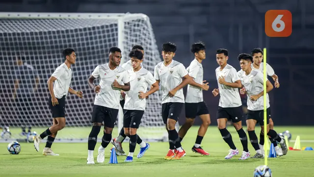 Foto: Tidak Ada Wajah Tegang dari Pemain Timnas Indonesia U-17, Mereka Terlihat Gembira saat Bermain Games di Sesi Latihan