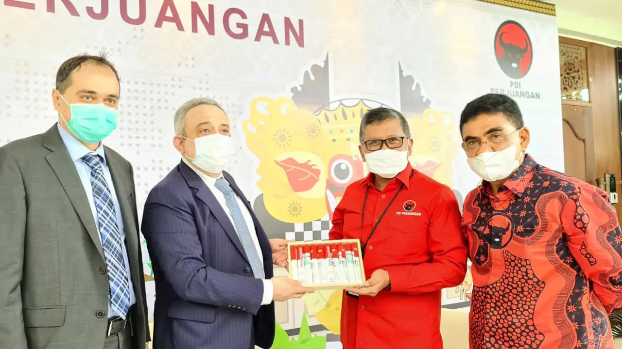 Duta Besar Georgia untuk Indonesia Irakli Asashvili menyambangi Kantor DPP PDI Perjuangan, Jalan Diponegoro, Jakarta Pusat, Senin