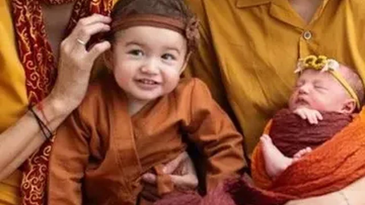 Foto-Foto Dimas Anggara Momong Anak, Siap Makan Mandi Ngebut Bagi Tugas sama Nadine Chandrawinata