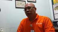 Humas RSUP dr Sardjito, Trisno Heru Nugroho, menjelaskan mengenai kondisi kesehatan bayi yatim piatu korban kecelakaan. (Liputan6.com/Yanuar H)