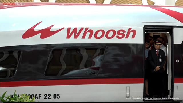 Presiden Joko Widodo (Jokowi) meresmikan Kereta Cepat Jakarta-Bandung 'Whoosh' di Stasiun Halim, Jakarta, Senin (2/10/9/2023).